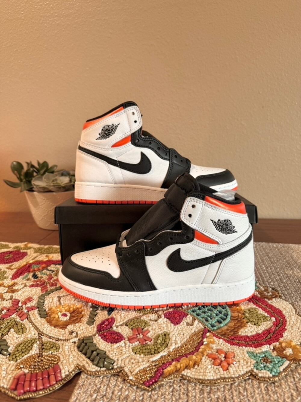 Jordan 1 Retro High OG GS Electro Orange White Black Starfish Desert 575441 180